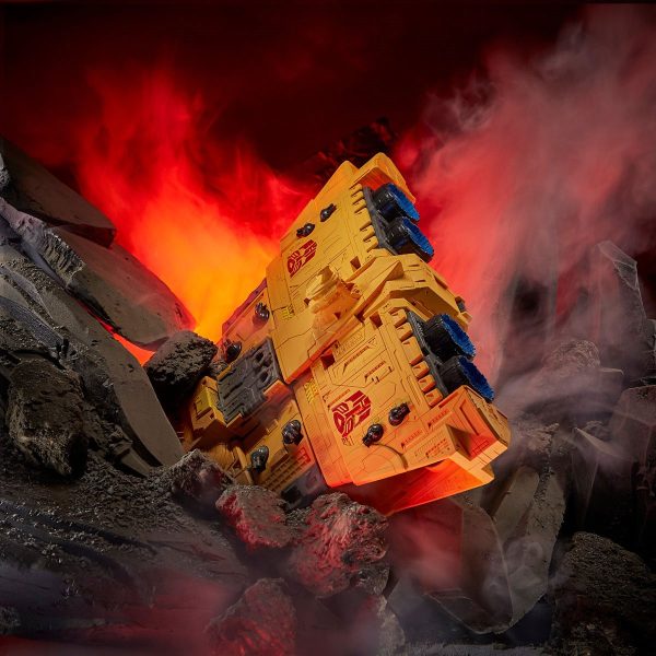 Transformers War for Cybertron Kingdom Titan Autobot Ark - Image 2