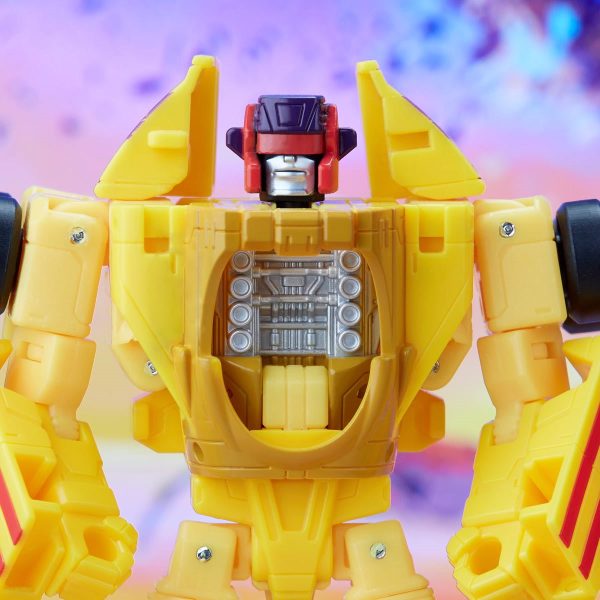 Transformers Generations Legacy Deluxe Dragstrip - Image 6