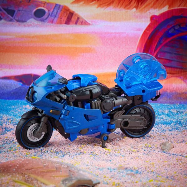 Transformers Generations Legacy Deluxe Prime Arcee - Image 7